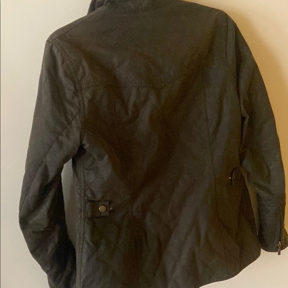 Women’s Barbour Quilted Utility Jacket - Picture 3 of 6